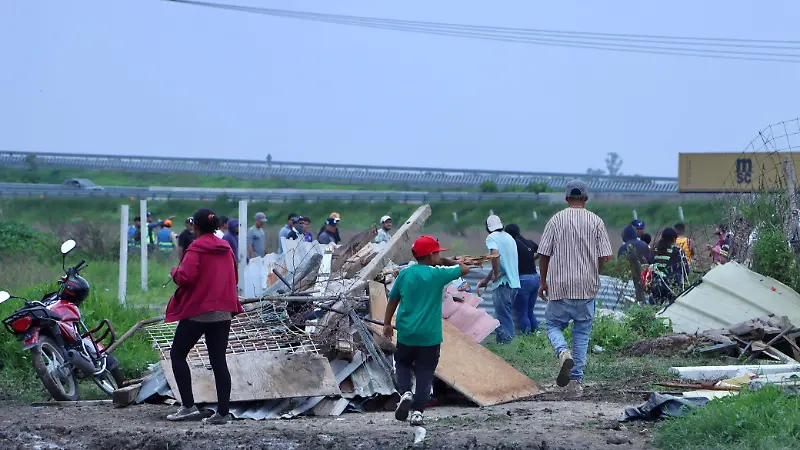 Desalojan a familias de San Joaquín